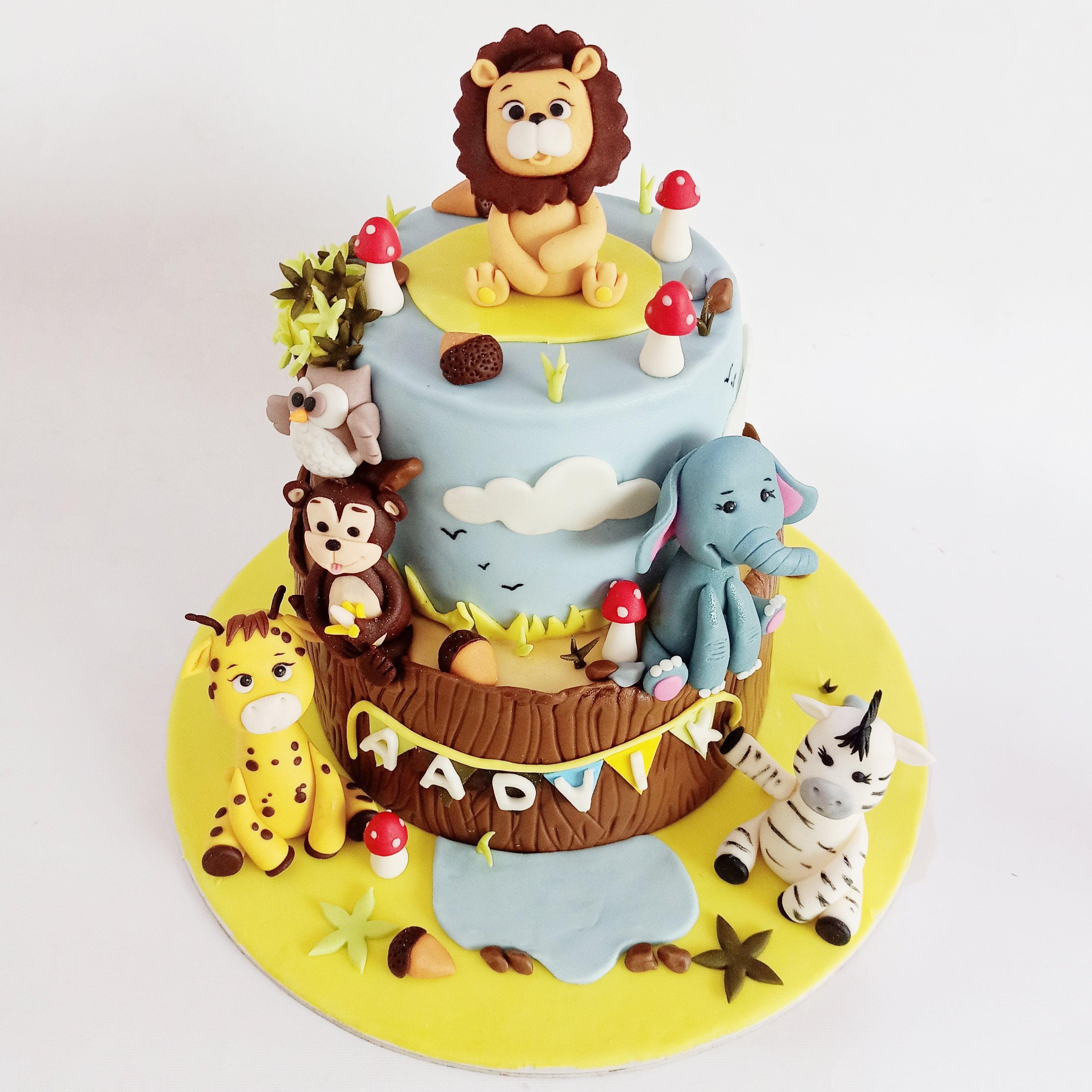 35 Adorable Birthday Cake Ideas for Little Ones : Jungle Theme Cake